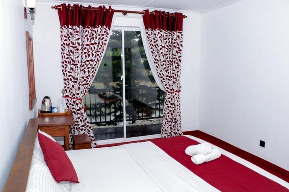 Sadhara River View Lodge Kandy Exterior photo