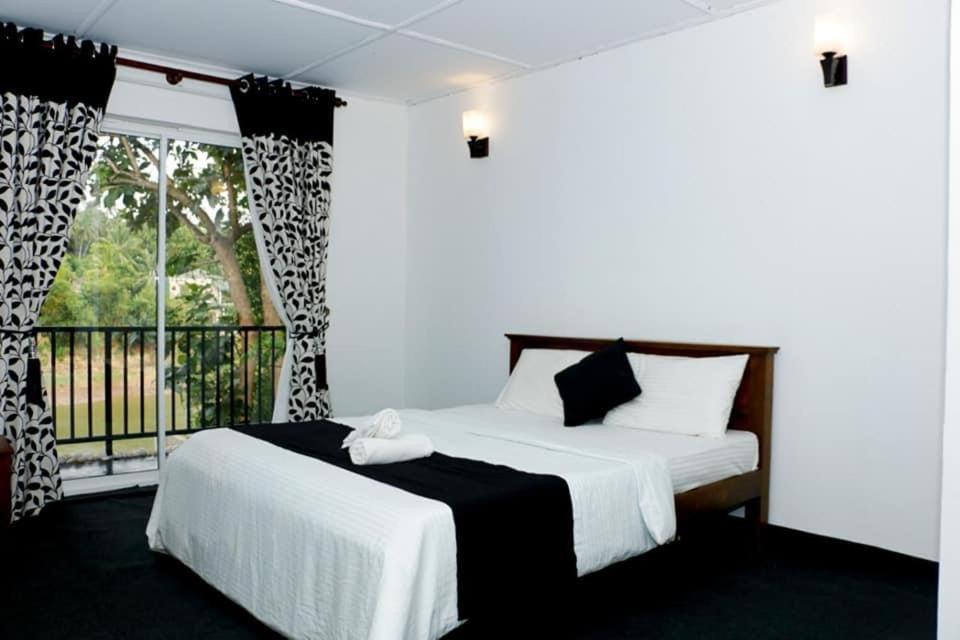 Sadhara River View Lodge Kandy Exterior photo