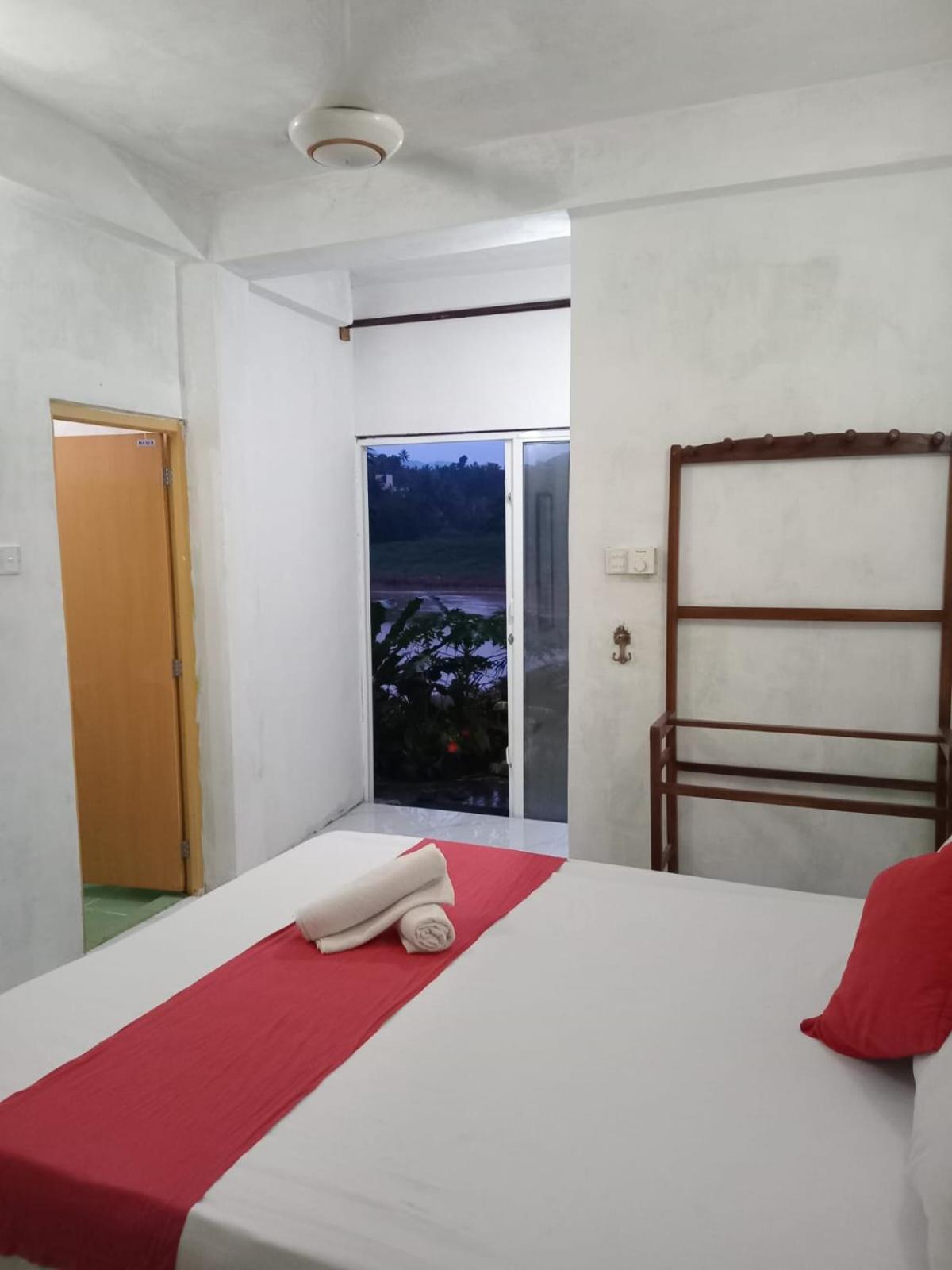 Sadhara River View Lodge Kandy Exterior photo